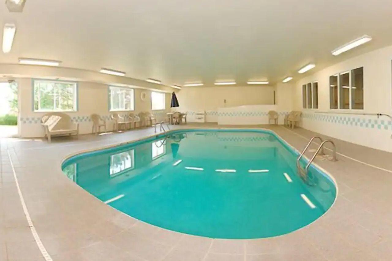 סטורג'און ביי Quality Inn & Suites מראה חיצוני תמונה