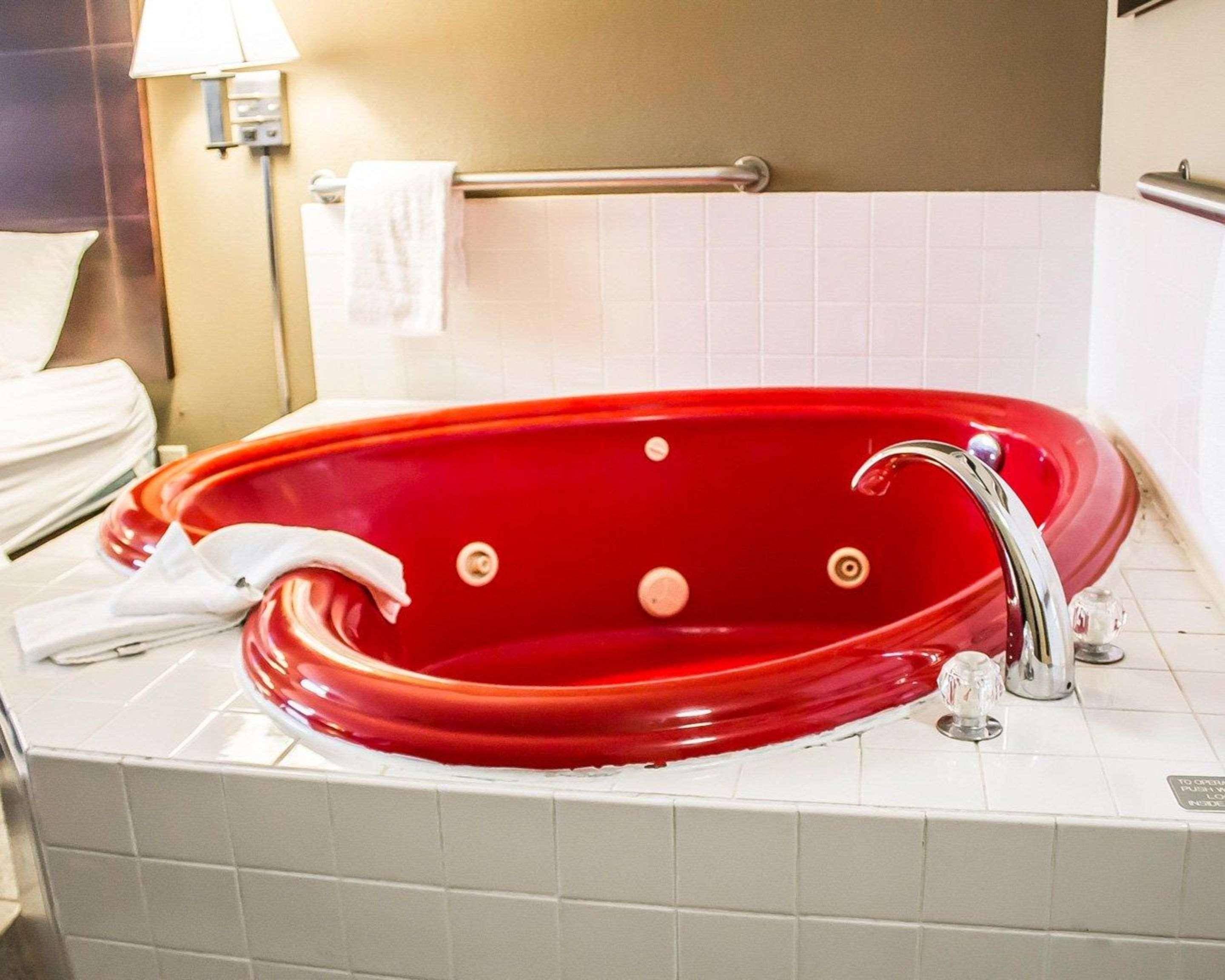 סטורג'און ביי Quality Inn & Suites מראה חיצוני תמונה