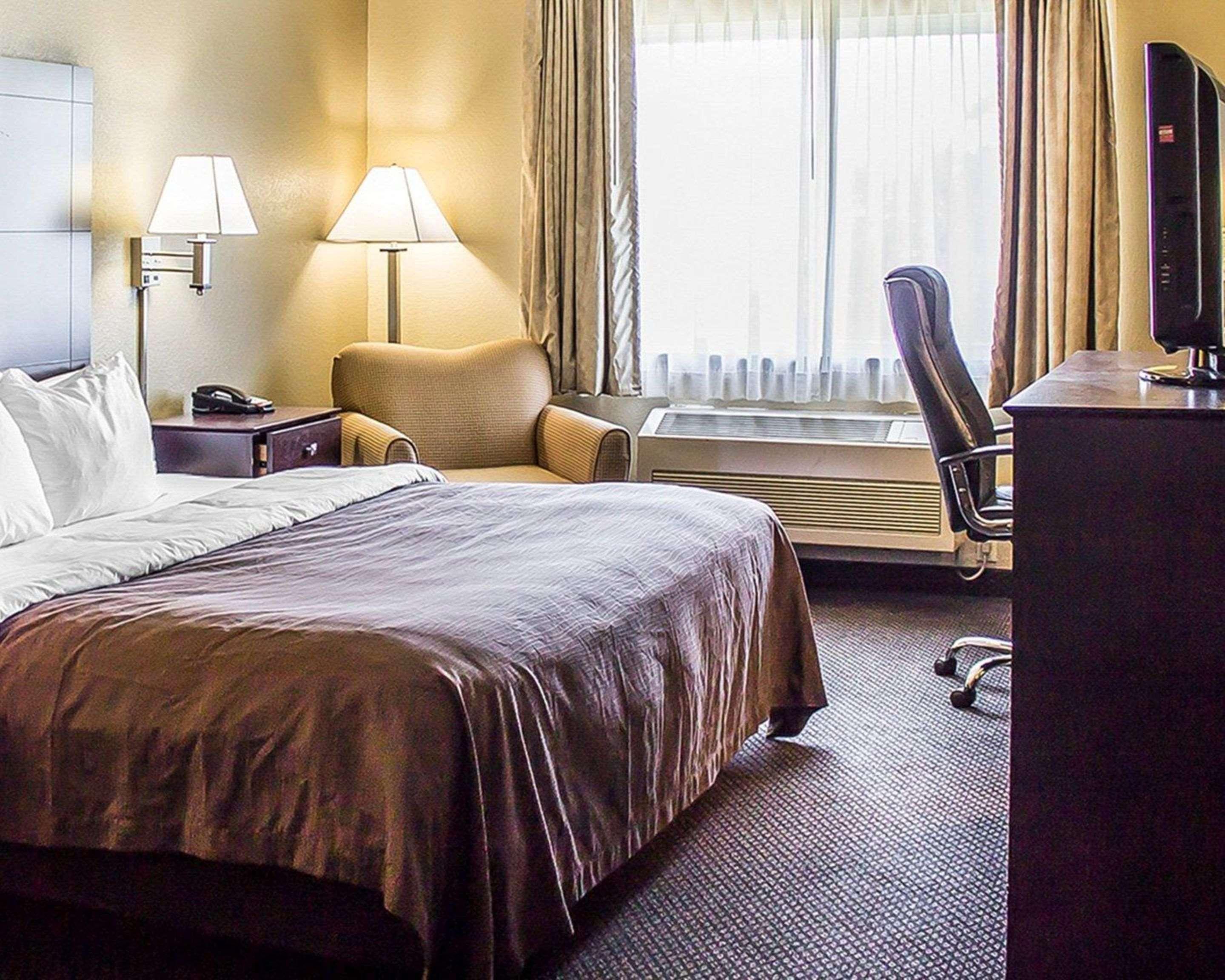 סטורג'און ביי Quality Inn & Suites מראה חיצוני תמונה